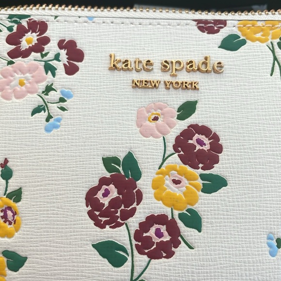 NWTs Kate Spade wallet. Halo white. Bouquet toss em. Gold accents. Super pretty - Picture 2 of 8